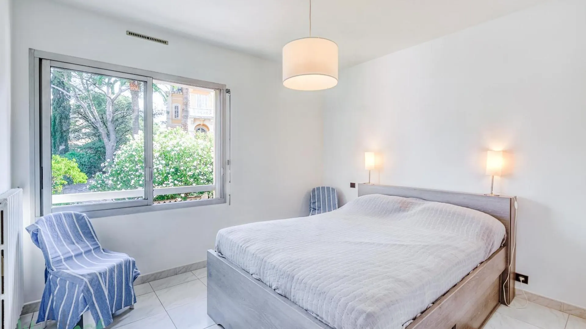 Apartment Appartement Les Pieds Dans L'Eau Saint-Raphael
